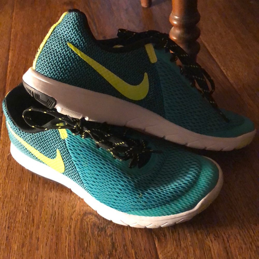 Barely used green Nike shoes